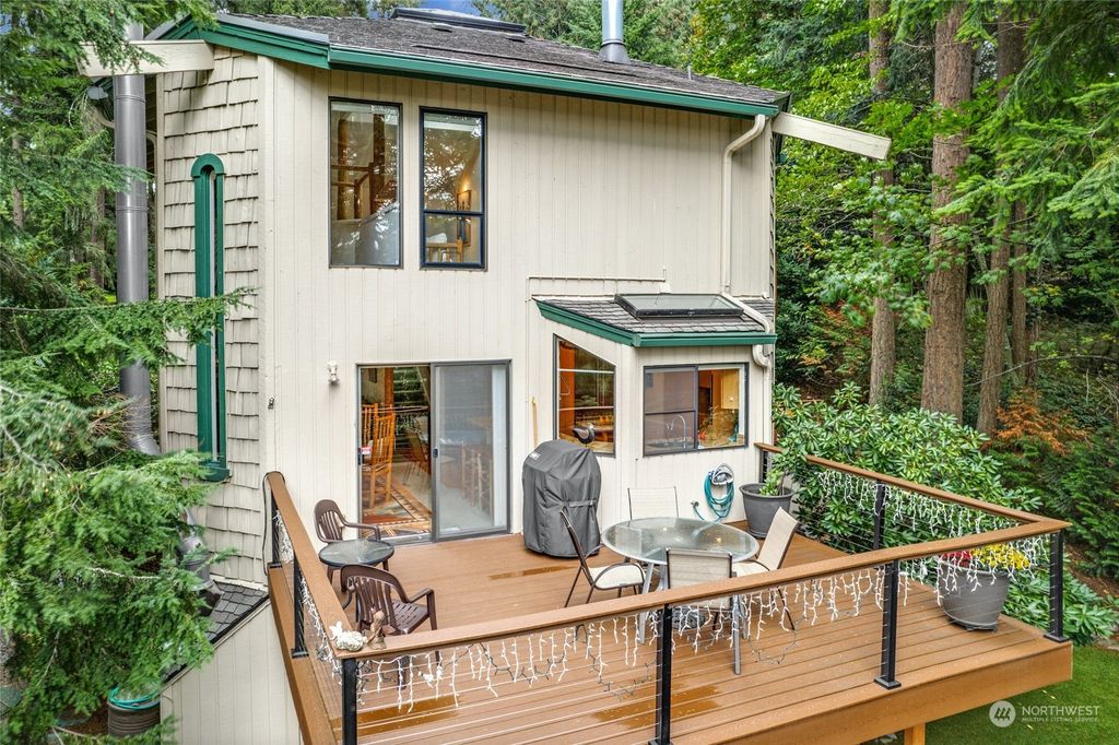 Photo of 19608 SE 24th Way, Sammamish, WA 98075 (MLS # 2174452)