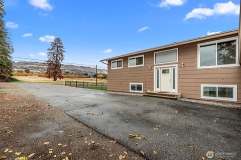 Photo of 3010 NW Cascade Avenue, East Wenatchee, WA 98802 (MLS # 2453952)
