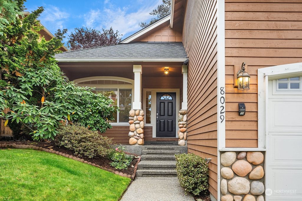 Photo of 8029 NE 131st Court, Kirkland, WA 98034 (MLS # 2198419)