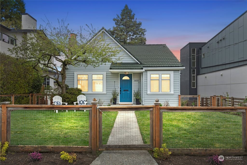 Photo of 6850 36th Avenue NE, Seattle, WA 98115 (MLS # 2212355)