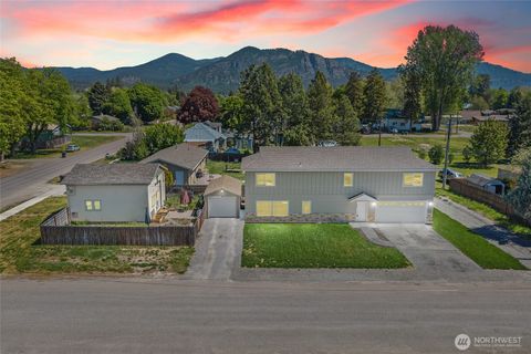 Photo of 915 W Main / 101 S West St AVE, Chewelah, WA 99109 (MLS # 2519622)
