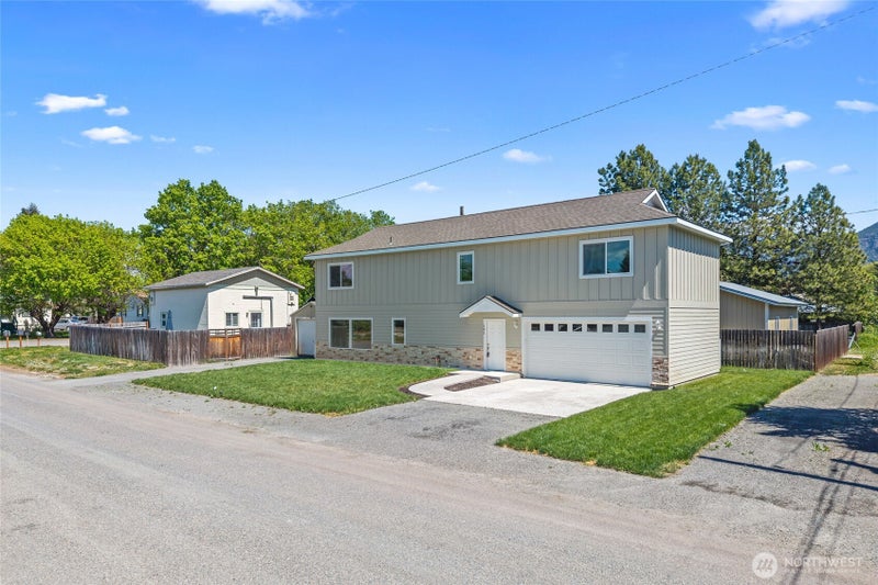 915 W Main / 101 S West St