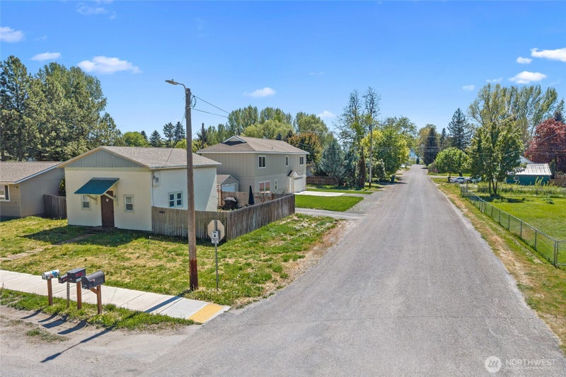 915 W Main / 101 S West St