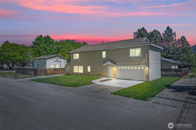 915 W Main / 101 S West St