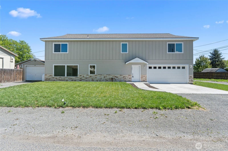 915 W Main / 101 S West St