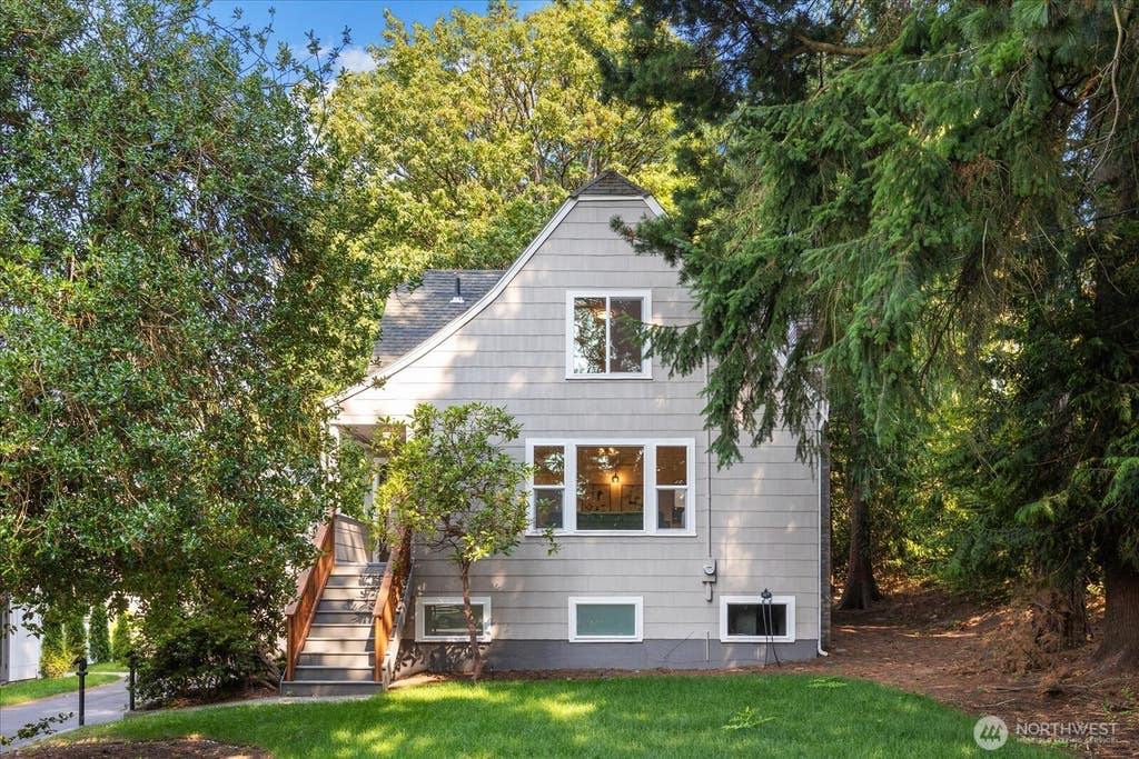 Photo of 10322 Ashworth Avenue N, Seattle, WA 98133 (MLS # 2565632)