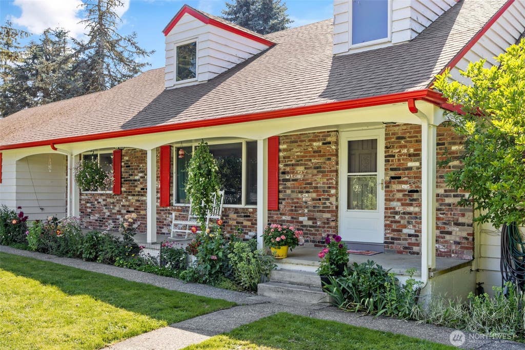 Photo of 816 304th Street S, Roy, WA 98580 (MLS # 2559250)