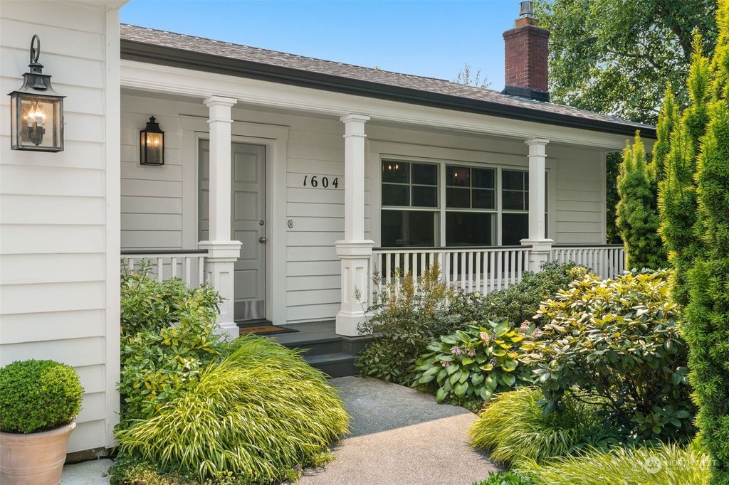 Photo of 1604 150th Street SW, Lynnwood, WA 98087 (MLS # 2267815)