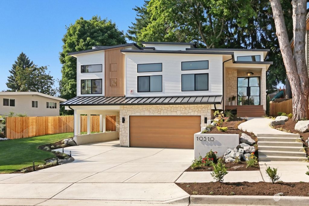 Photo of 10510 NE 45th Street, Kirkland, WA 98033 (MLS # 2136654)