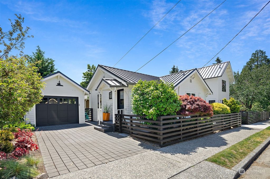 Photo of 1205 NE 91st Street, Seattle, WA 98115 (MLS # 2257002)