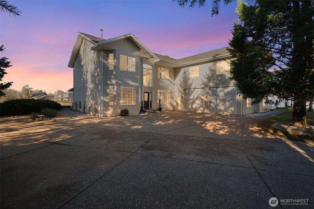 Photo of 506 S Sandalwood Place, Moses Lake, WA 98837 (MLS # 2456687)