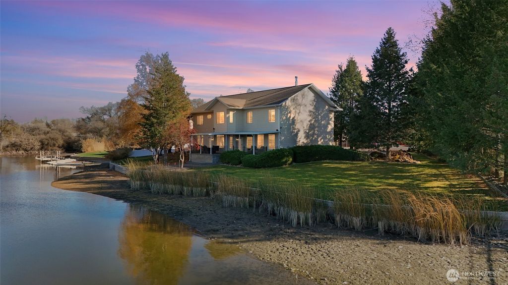 Photo of 506 S Sandalwood Place, Moses Lake, WA 98837 (MLS # 2456687)