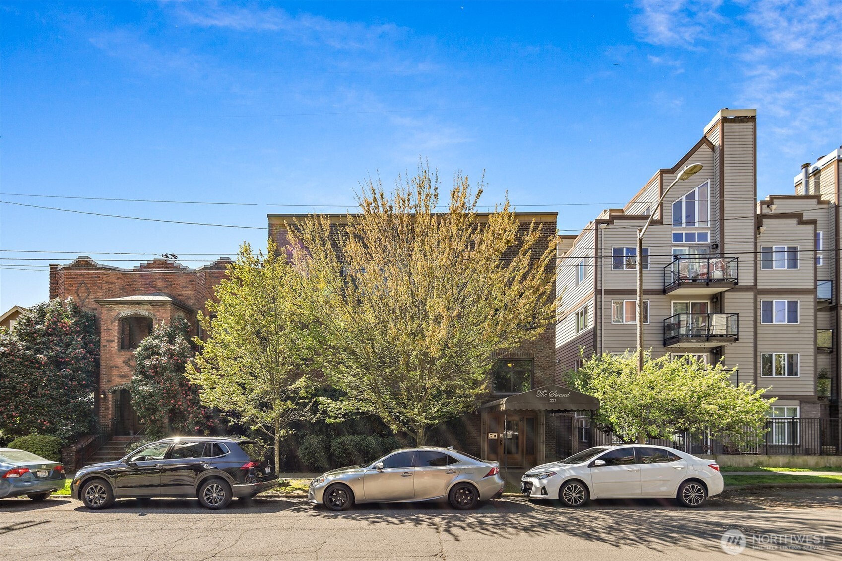 221 Belmont Avenue E