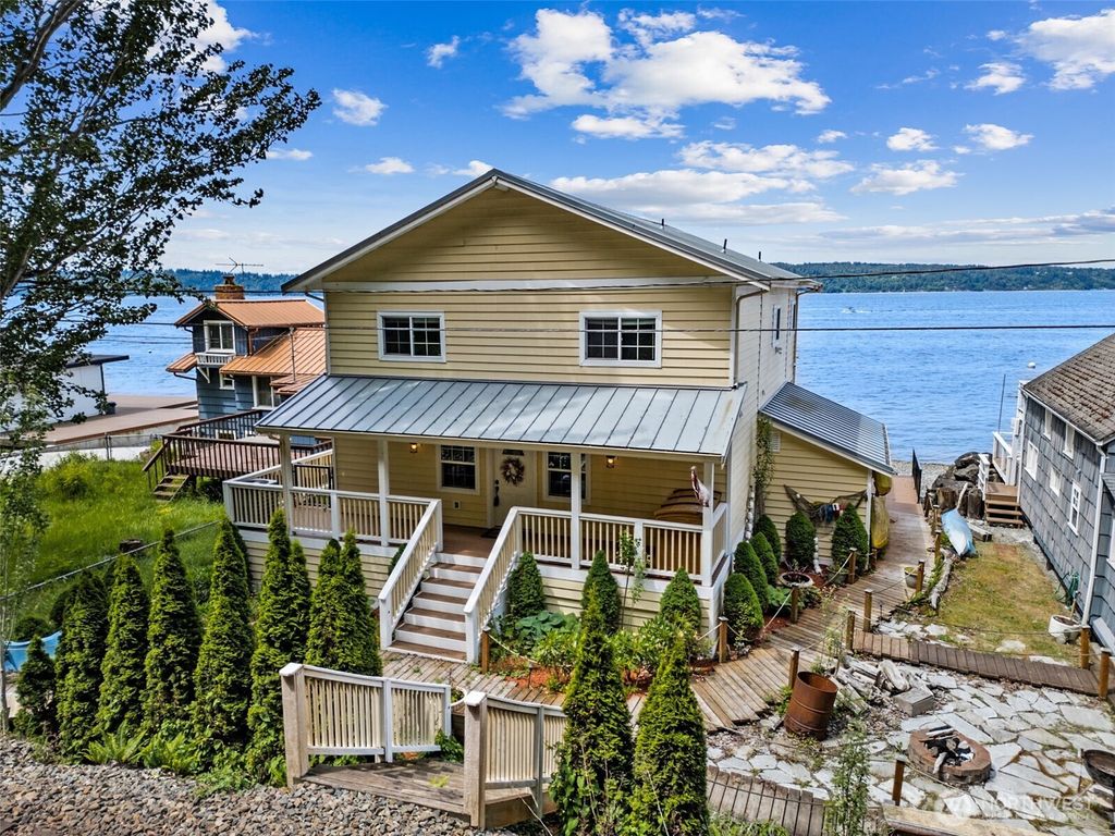 Photo of 8116 Naketa Beach Walk, Mukilteo, WA 98275 (MLS # 2378538)