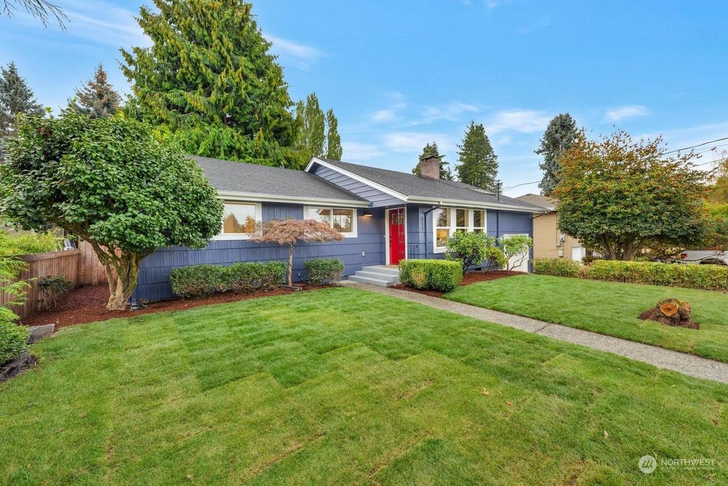 Photo of 511 SW 120th Street, Burien, WA 98146 (MLS # 2001551)