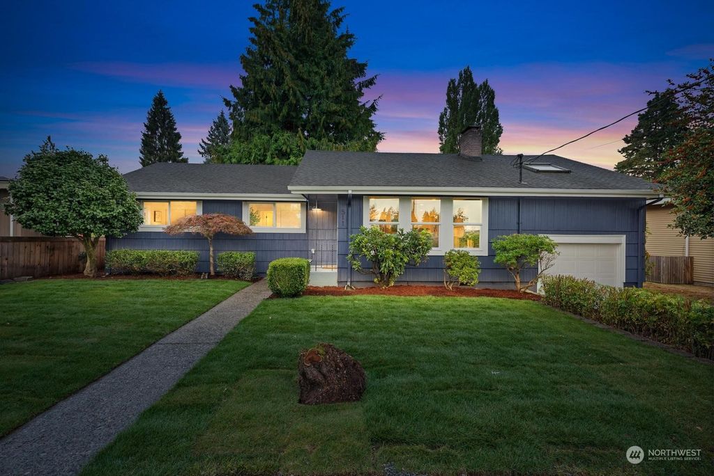 Photo of 511 SW 120th Street, Burien, WA 98146 (MLS # 2001551)
