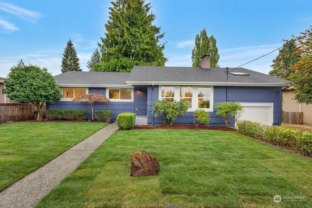 Photo of 511 SW 120th Street, Burien, WA 98146 (MLS # 2001551)