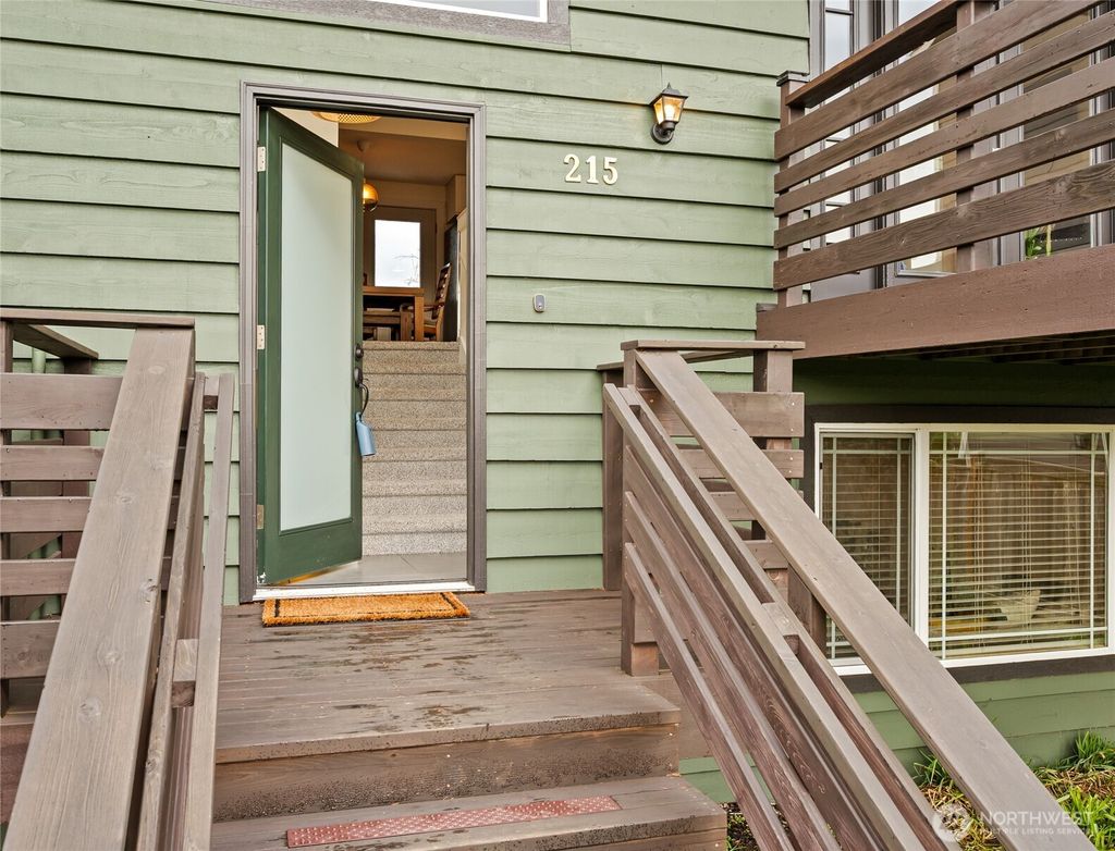 Photo of 215 Hubbard Road, Lynnwood, WA 98036 (MLS # 2474977)