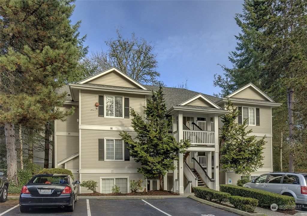 Photo of 12120 NE 172nd Place #L102, Bothell, WA 98011 (MLS # 2186587)