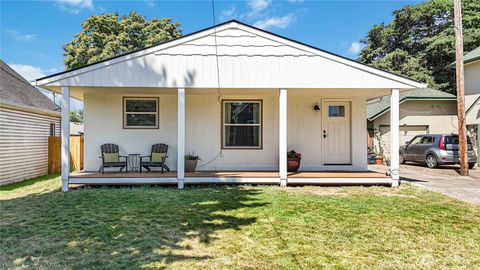 Photo of 753 SE Sumner Street, Camas, WA 98607 (MLS # 2404336)