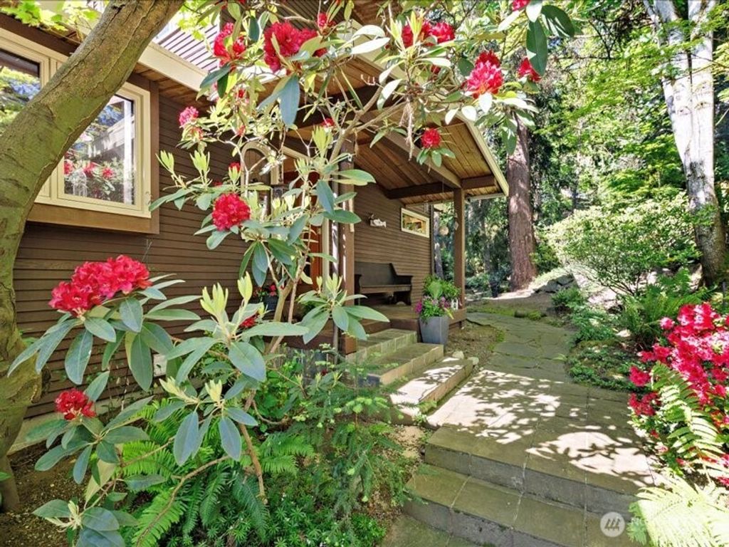 Photo of 6418 E Mercer Way, Mercer Island, WA 98040 (MLS # 2416930)