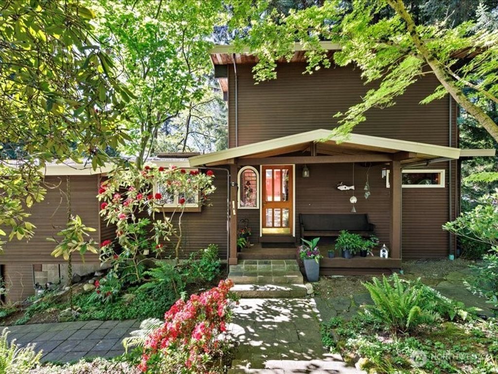 Photo of 6418 E Mercer Way, Mercer Island, WA 98040 (MLS # 2416930)