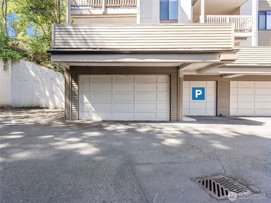Photo of 10423 NE 32nd Place #E306, Bellevue, WA 98004 (MLS # 2420404)