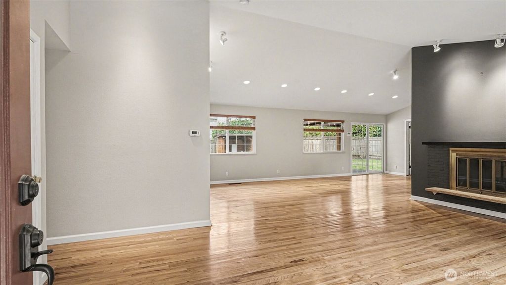 Photo of 6201 Island Crest Way, Mercer Island, WA 98040 (MLS # 2500367)