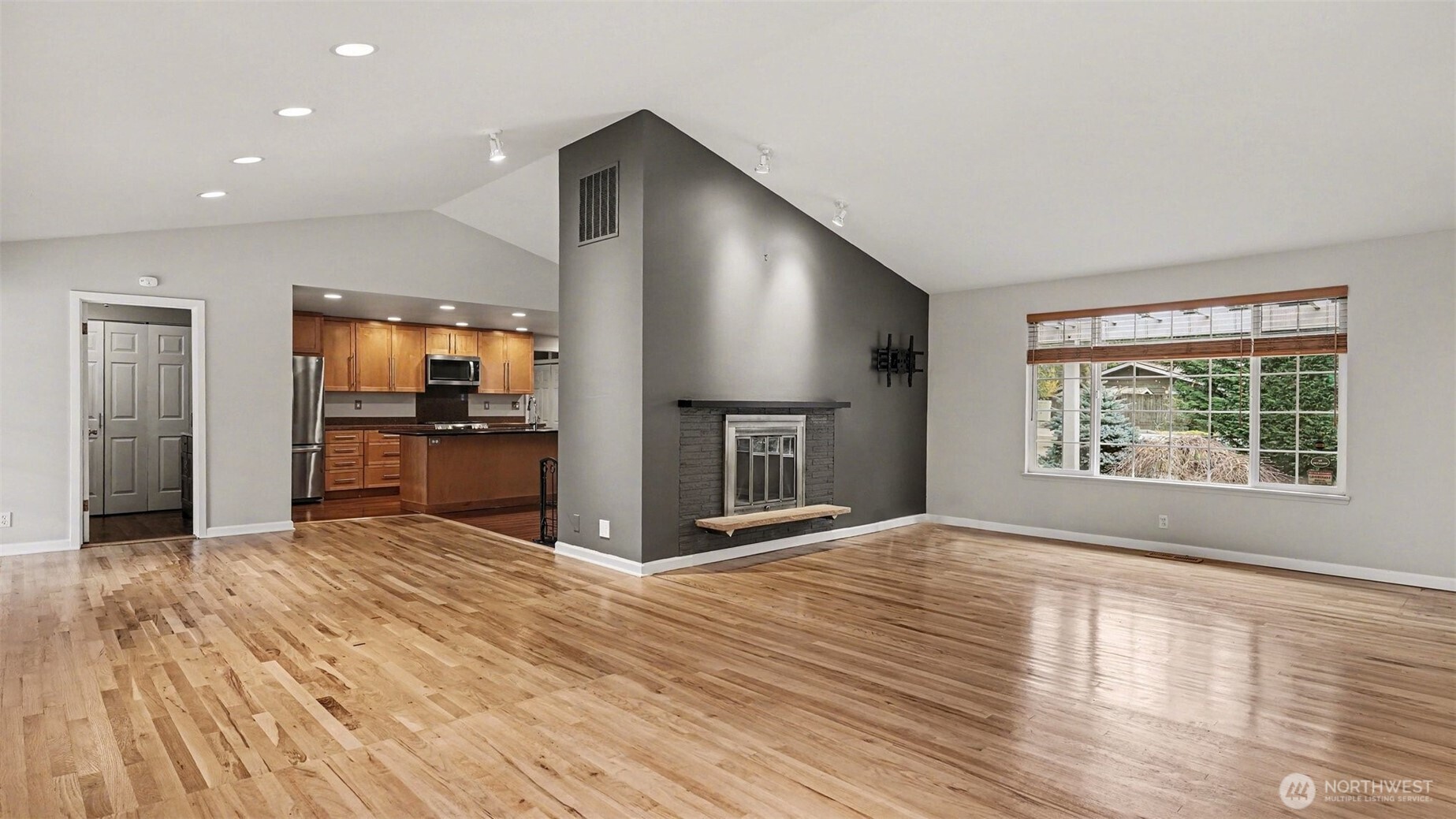 6201 Island Crest Way