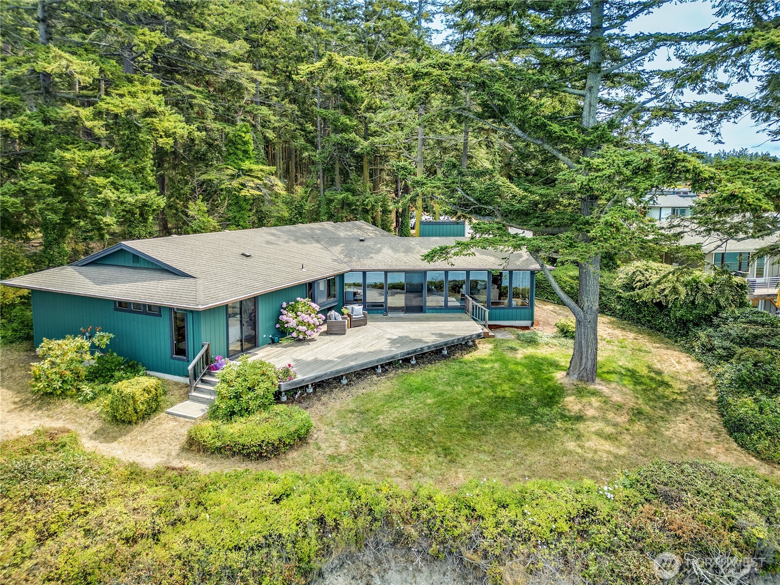 391 Victoria Loop