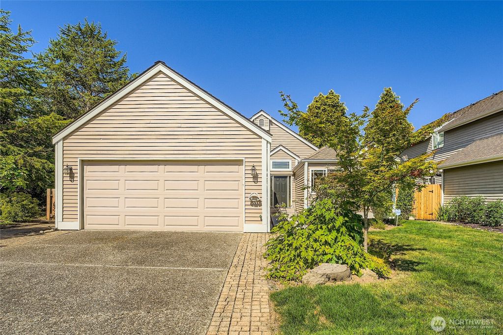 Photo of 31451 48th Place SW, Federal Way, WA 98023 (MLS # 2401465)