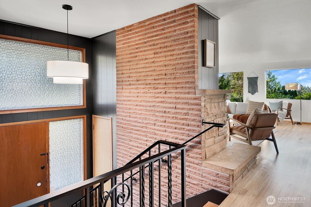 Photo of 19045 46th Avenue NE, Lake Forest Park, WA 98155 (MLS # 2470696)