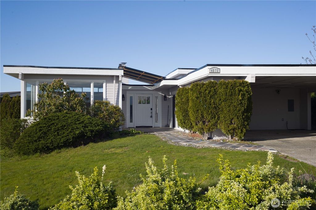 Photo of 4572 137th Avenue SE, Bellevue, WA 98006 (MLS # 2515361)