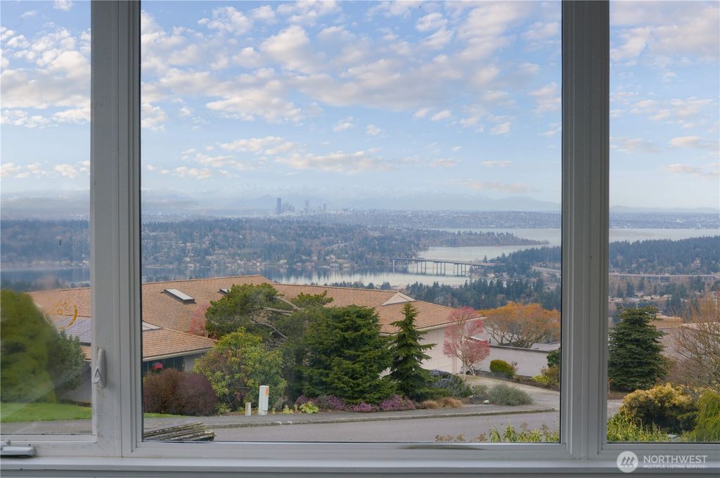 Photo of 4572 137th Avenue SE, Bellevue, WA 98006 (MLS # 2515361)