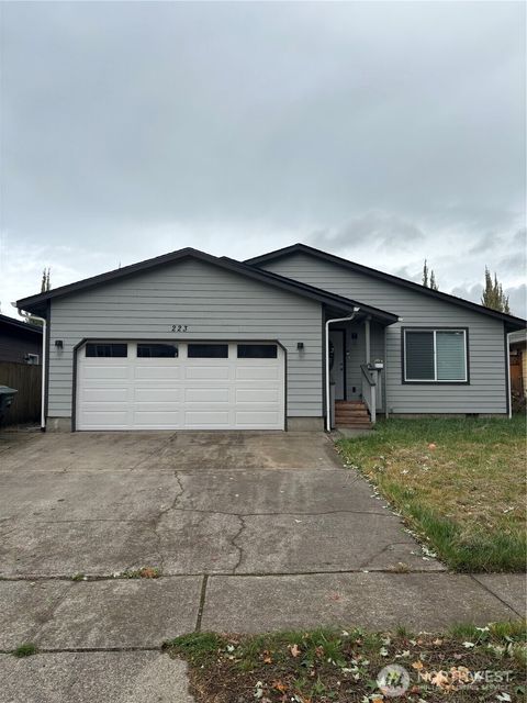Photo of 223 Colorado Street, Longview, WA 98632 (MLS # 2446364)