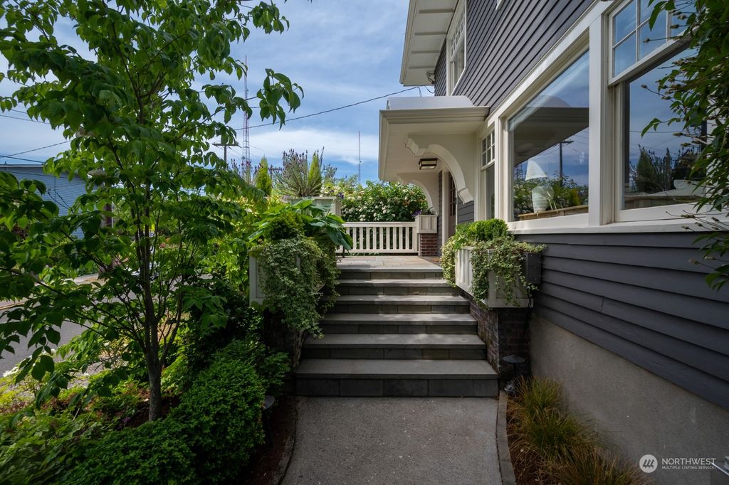 Photo of 358 Garfield Street, Seattle, WA 98109 (MLS # 2078105)