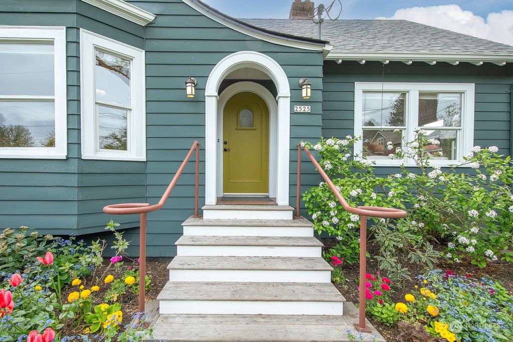 Photo of 2525 E McGraw Street, Seattle, WA 98112 (MLS # 2223128)