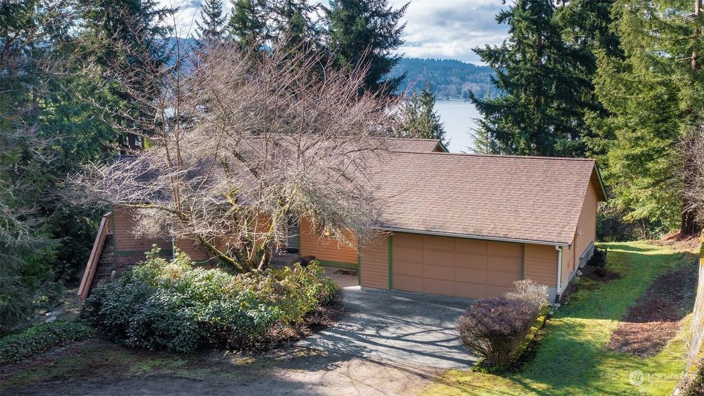 Photo of 19652 SE 24th Way, Sammamish, WA 98075 (MLS # 2199044)