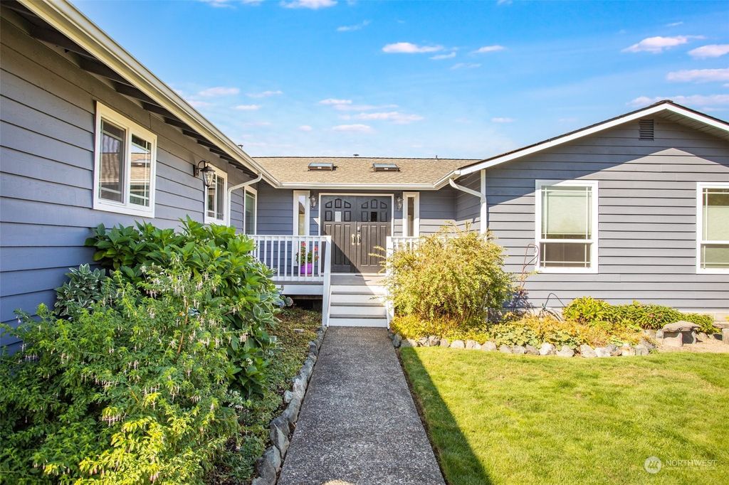 Photo of 20324 S Danvers Rd #A, Lynnwood, WA 98036 (MLS # 2160615)