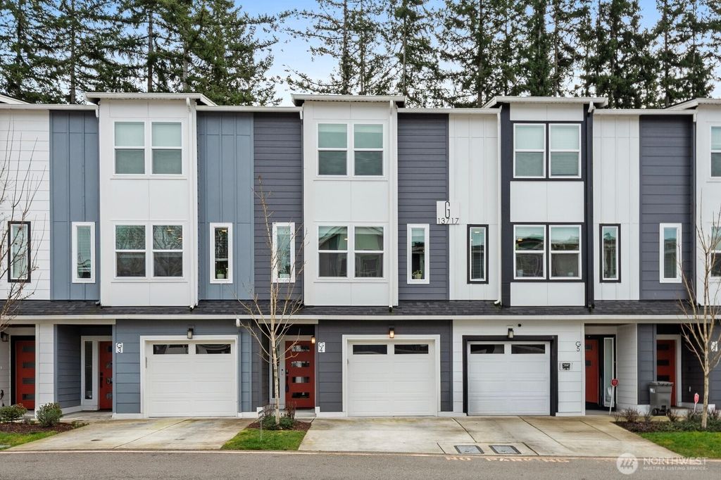 Photo of 13717 Admiralty Way #G4, Lynnwood, WA 98087 (MLS # 2469137)