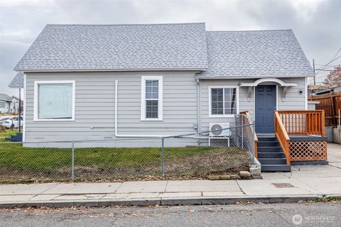 Photo of 246 N Delaware Avenue, Wenatchee, WA 98801 (MLS # 2446841)