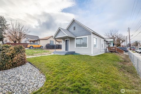 Photo of 246 N Delaware Avenue, Wenatchee, WA 98801 (MLS # 2446841)