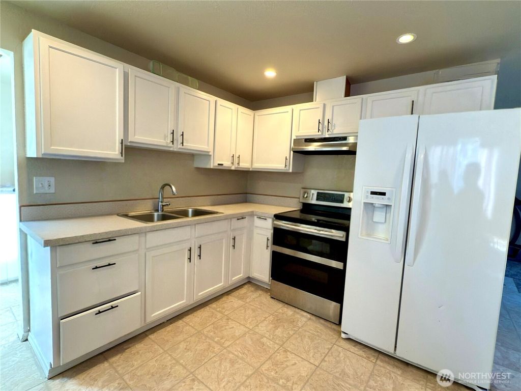 Photo of 21 E Vashon Place, Shelton, WA 98584 (MLS # 2469308)