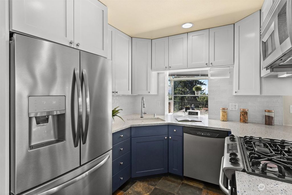 Photo of 215 N 117th Street, Seattle, WA 98133 (MLS # 2146970)