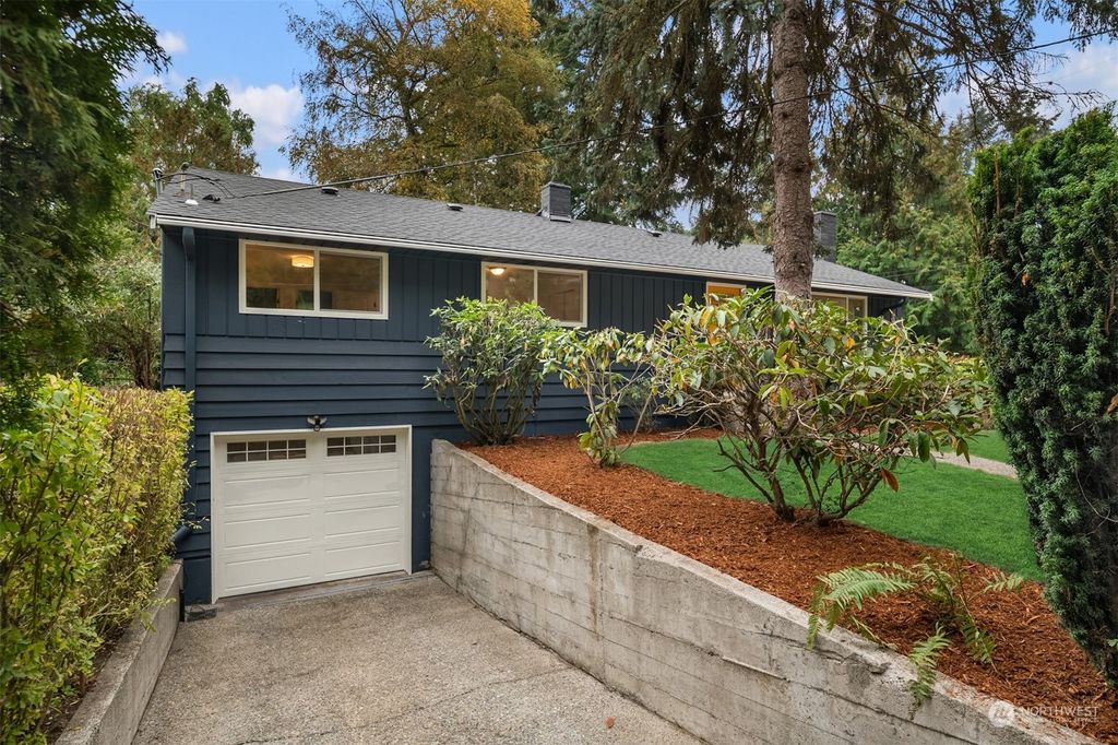 Photo of 16062 21st Avenue SW, Burien, WA 98166 (MLS # 2004843)