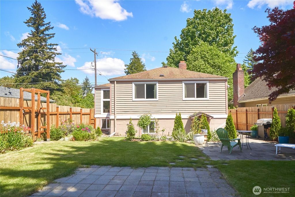 Photo of 11433 12th Avenue SW, Burien, WA 98146 (MLS # 2381185)
