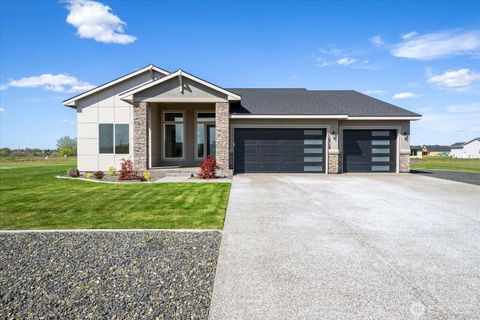 Photo of 12739 Blackfoot Drive Dr, Pasco, WA 99301 (MLS # 2441683)