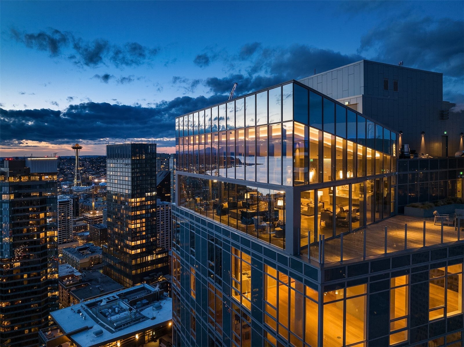 121 Stewart Street 606