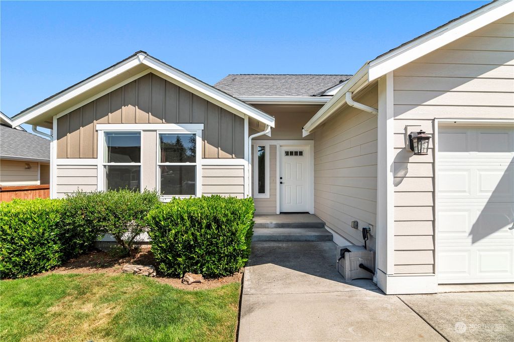 Photo of 4727 88th Place NE #B, Marysville, WA 98270 (MLS # 2268904)