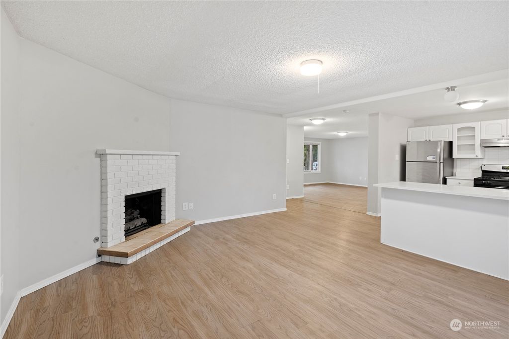 Photo of 14210 SE 259th Place, Kent, WA 98042 (MLS # 2307724)